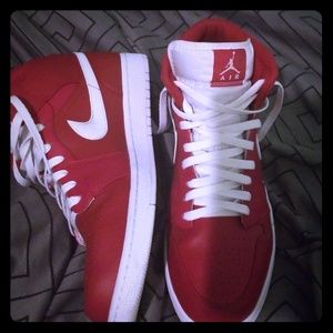 Jordan 1 mid